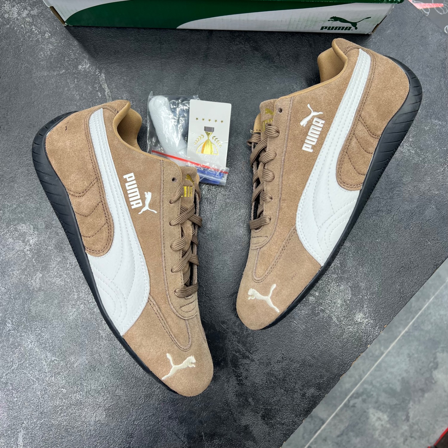 27552d16-1035-4c2c-8599-4fd89fb78da6.jpg کفش پوما اسپید کت قهوه ای سفید Puma Speedcat Brown White - تصویر 1
