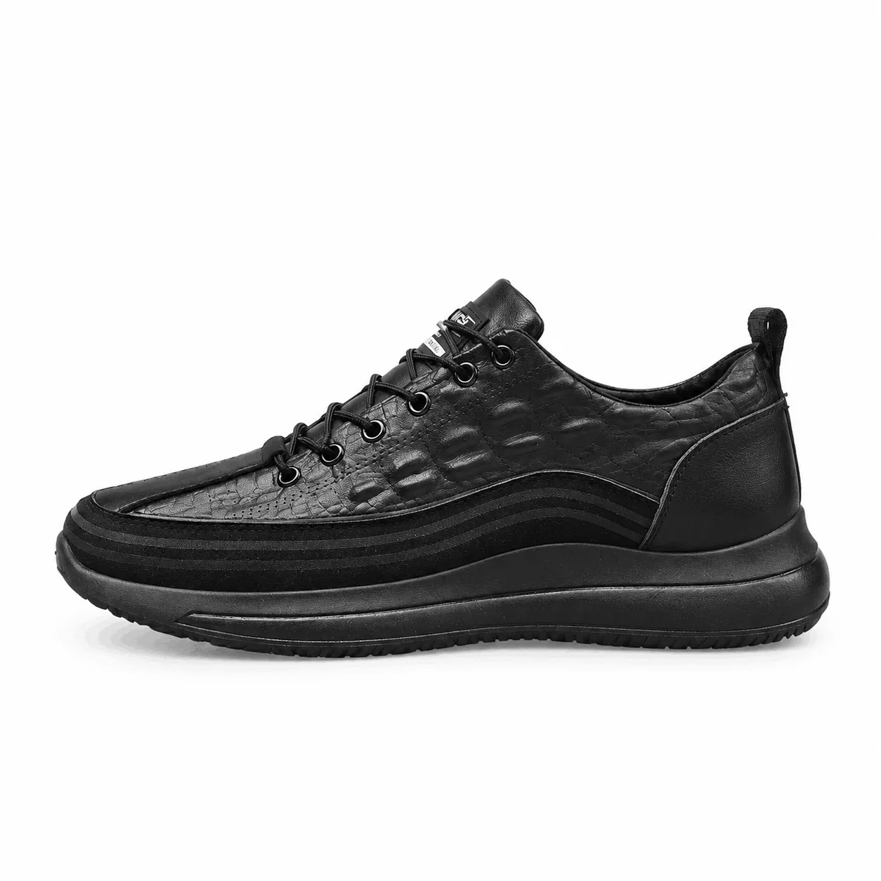 ChatGPT-Image-Oct-4-2026-07_16_13-PM_11zon_11zon.webp کتونی مردانه جدید با طرح چرم تمساح مشکی Men's Crocodile Pattern Black Casual Sneakers - تصویر 1