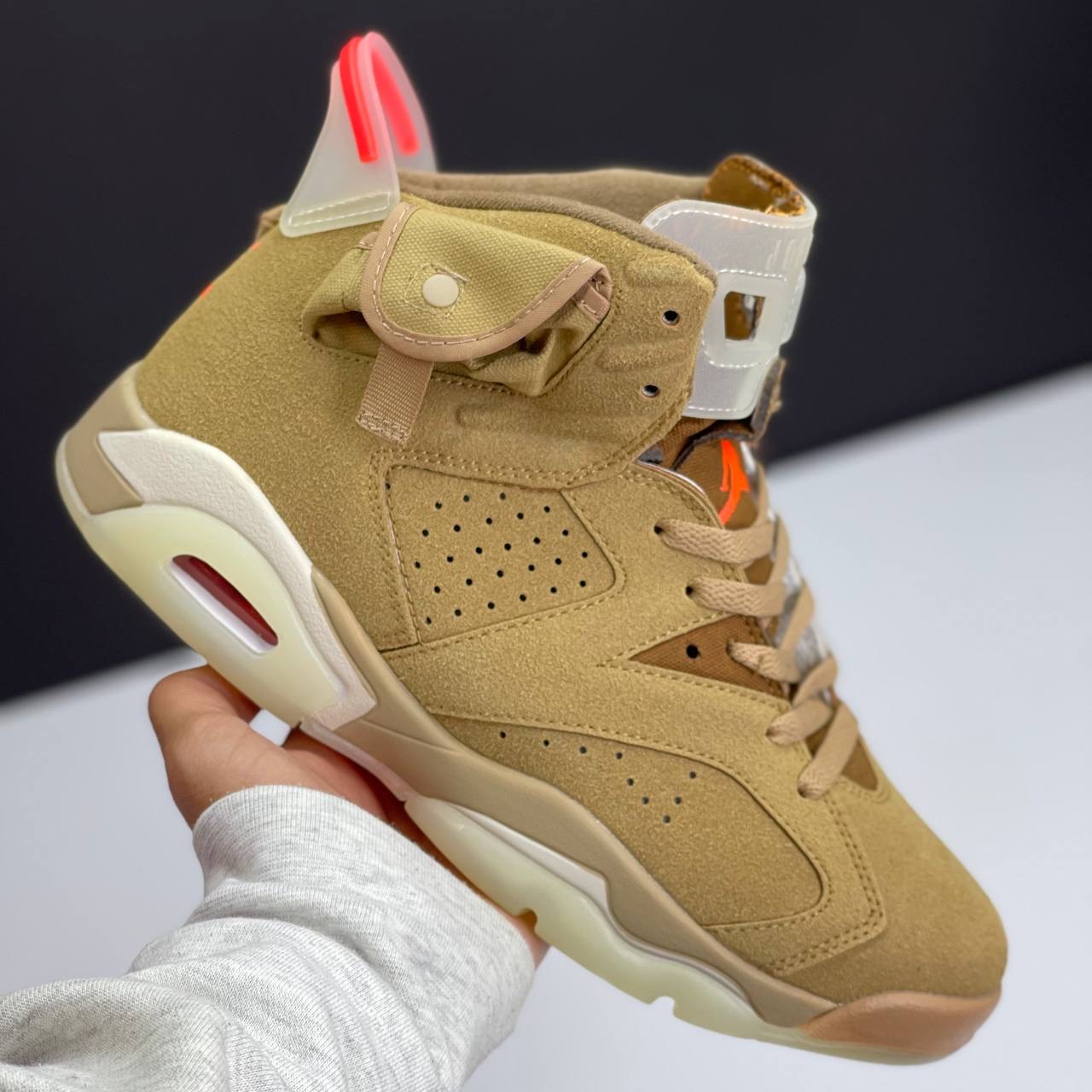 IMG_0528.jpg کفش نایک ایر جردن 6 تراویس اسکات بریتیش خاکی Nike Air Jordan 6 Travis Scott British Khaki - تصویر 1