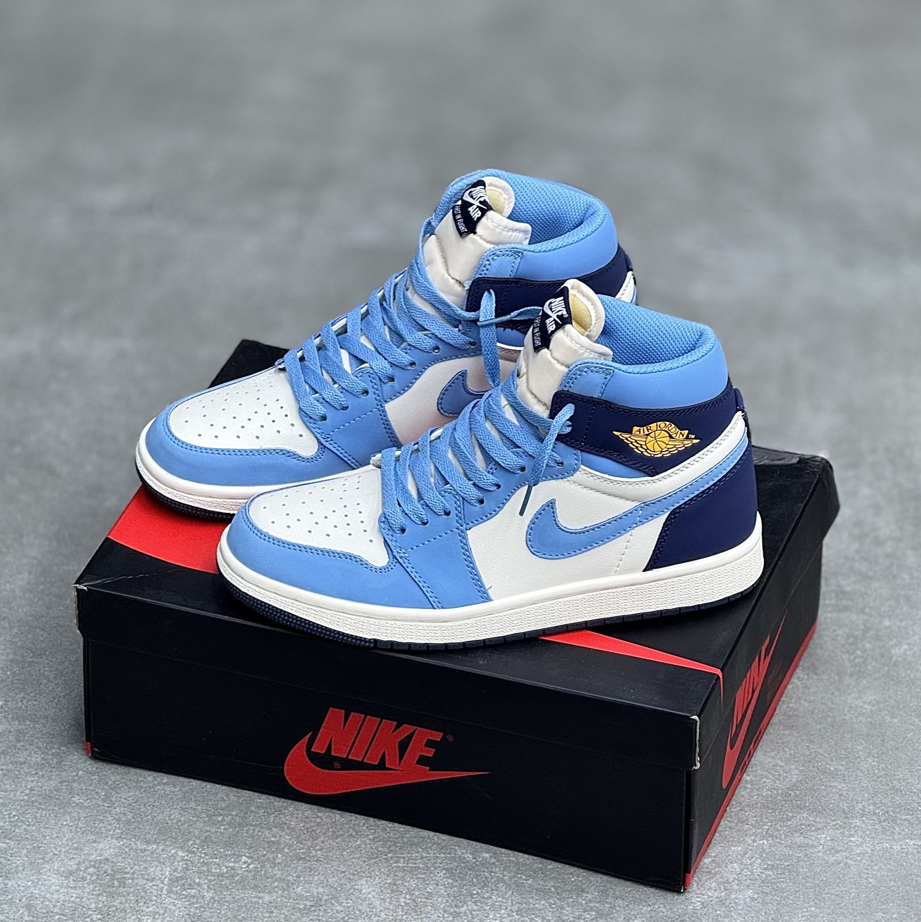 IMG_1813-scaled-1.jpeg کفش نایک ایر جردن وان ساقدار ابسیدین Nike Air Jordan 1 High Obsidian - تصویر 1