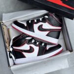 کفش نایک ایر جردن وان ساقدار رترو سفید مشکی قرمز Nike Air Jordan 1 High Retro White Black Red - تصویر 2