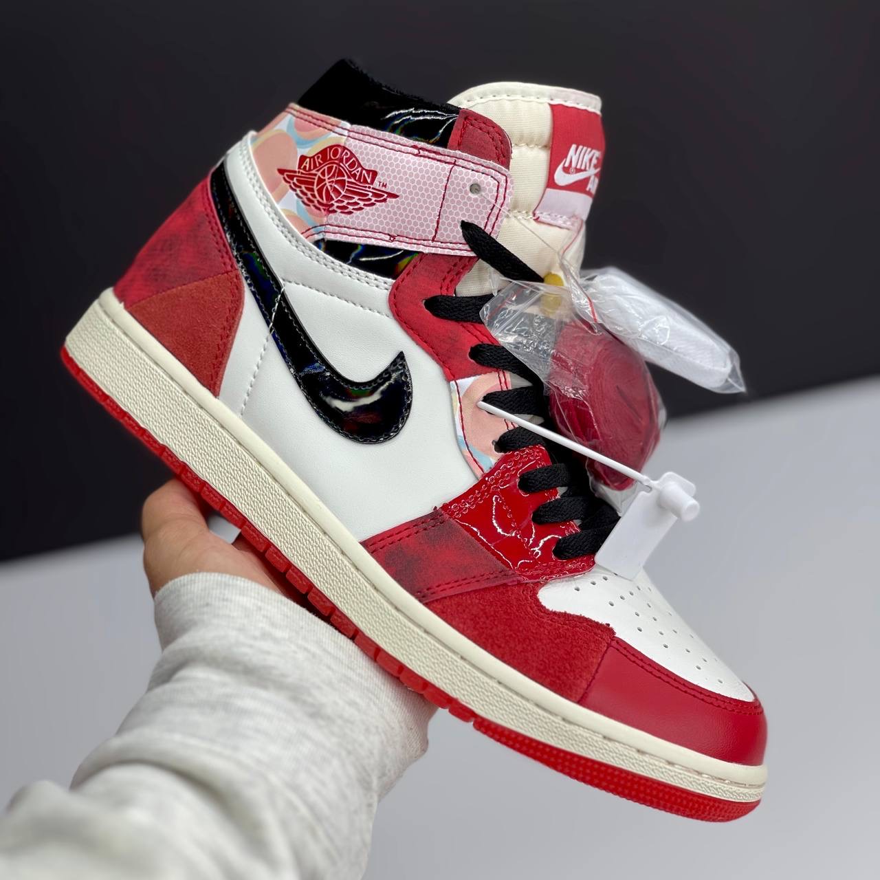 IMG_4839.jpg کفش نایک ایر جردن وان ساقدار اسپایدرمن Nike Air Jordan 1 High Spider-Man - تصویر 1