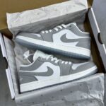 کفش نایک ایر جردن وان سفید طوسی Nike Air Jordan 1 White Grey - تصویر 2