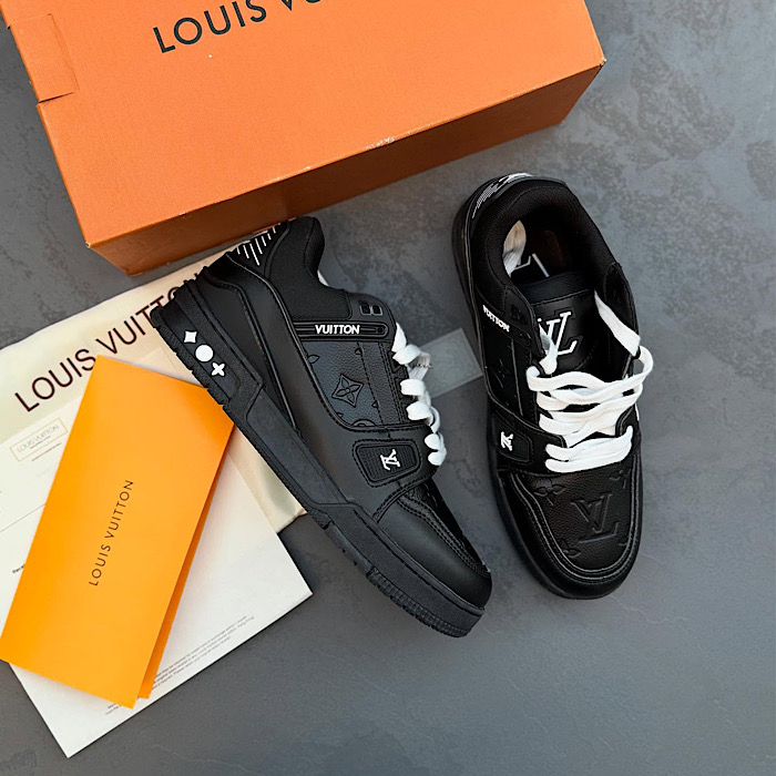 IMG_8483.jpeg کفش لویی ویتون ترینر تمام مشکی Louis Vuitton Trainer Triple Black - تصویر 1