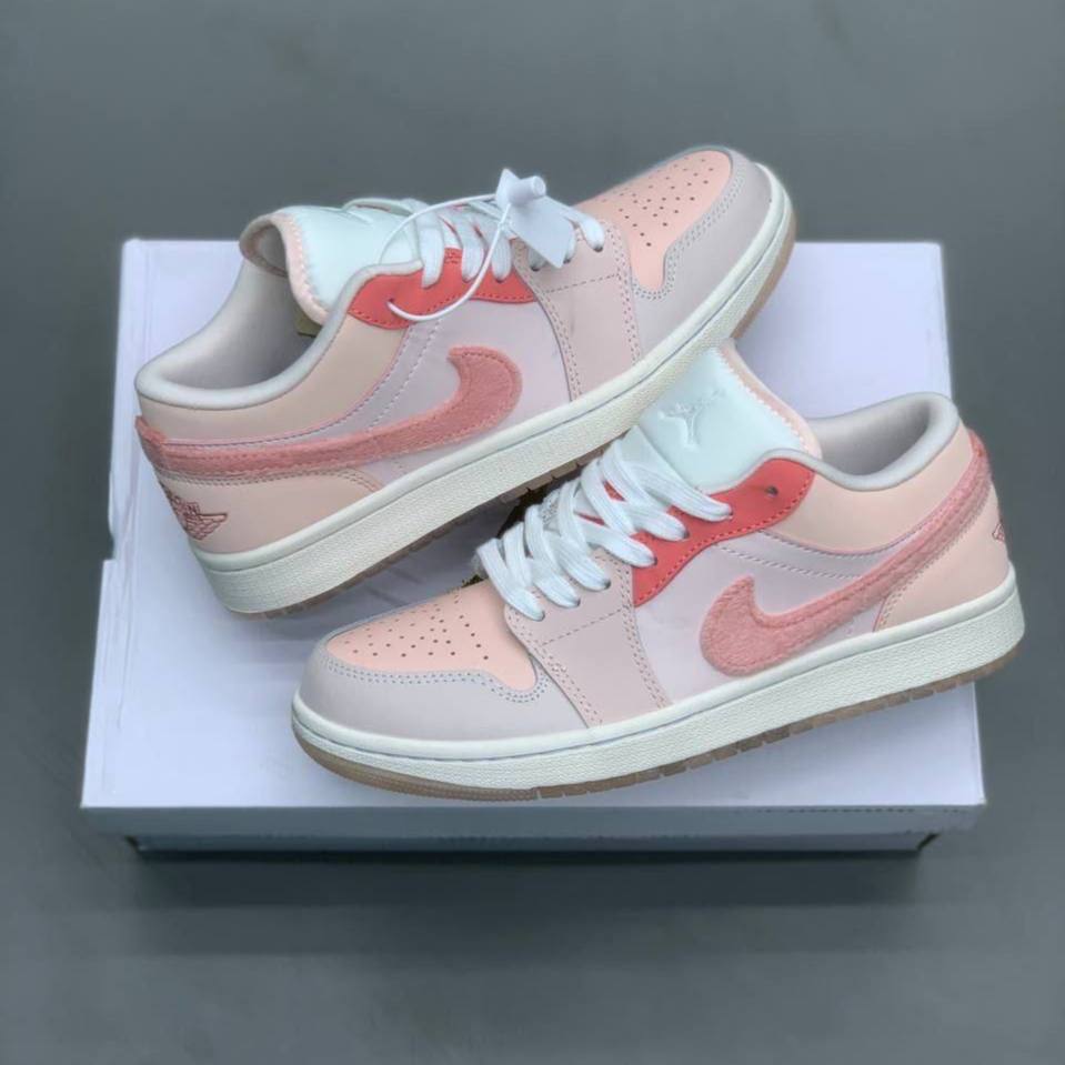 photo_2_2025-10-23_17-32-28.jpg کفش نایک جردن وان صورتی Nike Air Jordan 1 Pink - تصویر 1